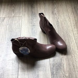 Ladies boots